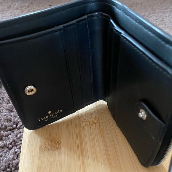 Kate spade patterson drive painted edge black L- zip bifold wallet - Picture 3 of 4